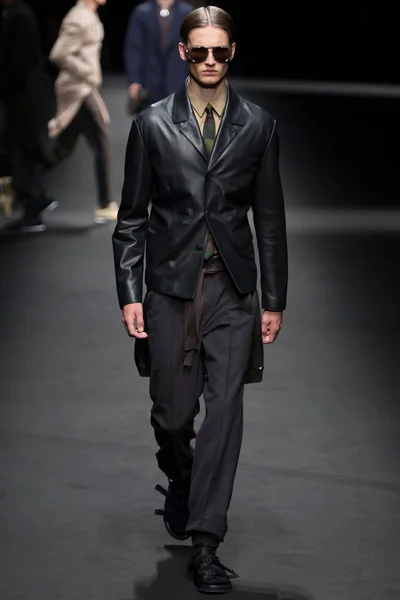 Look 5